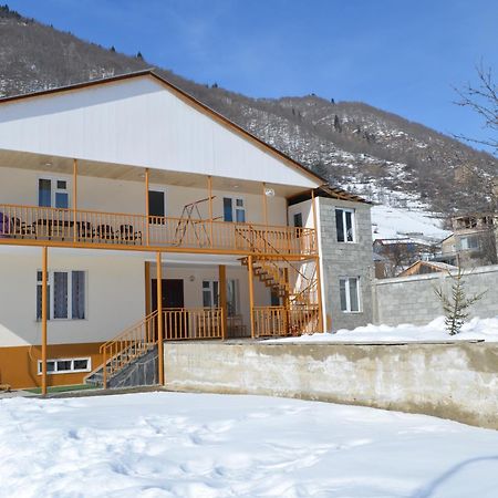 Guesthouse Qarim Mestia Eksteriør billede