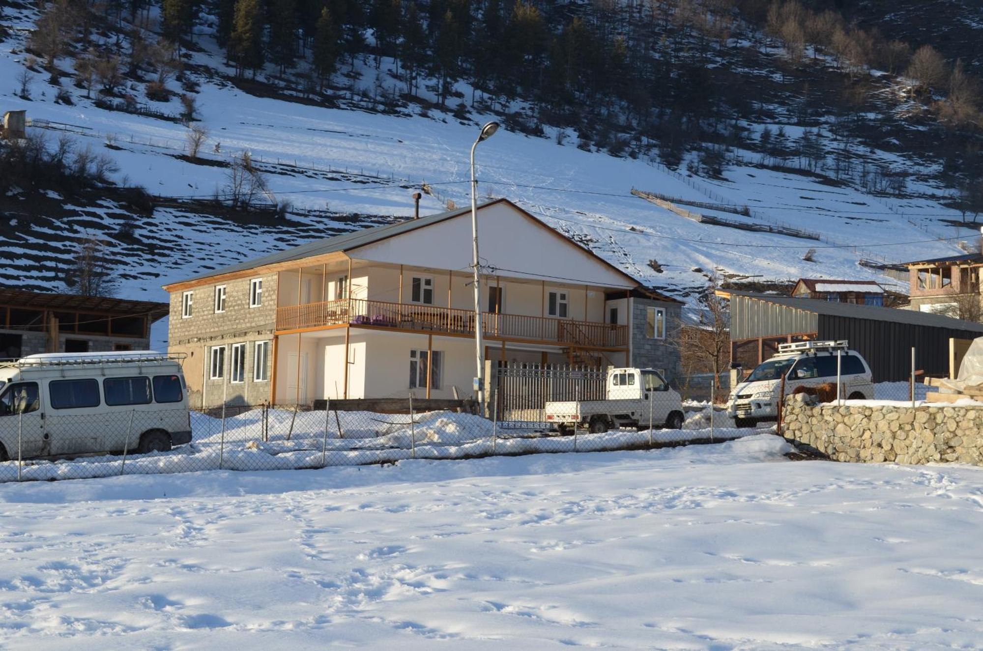 Guesthouse Qarim Mestia Eksteriør billede
