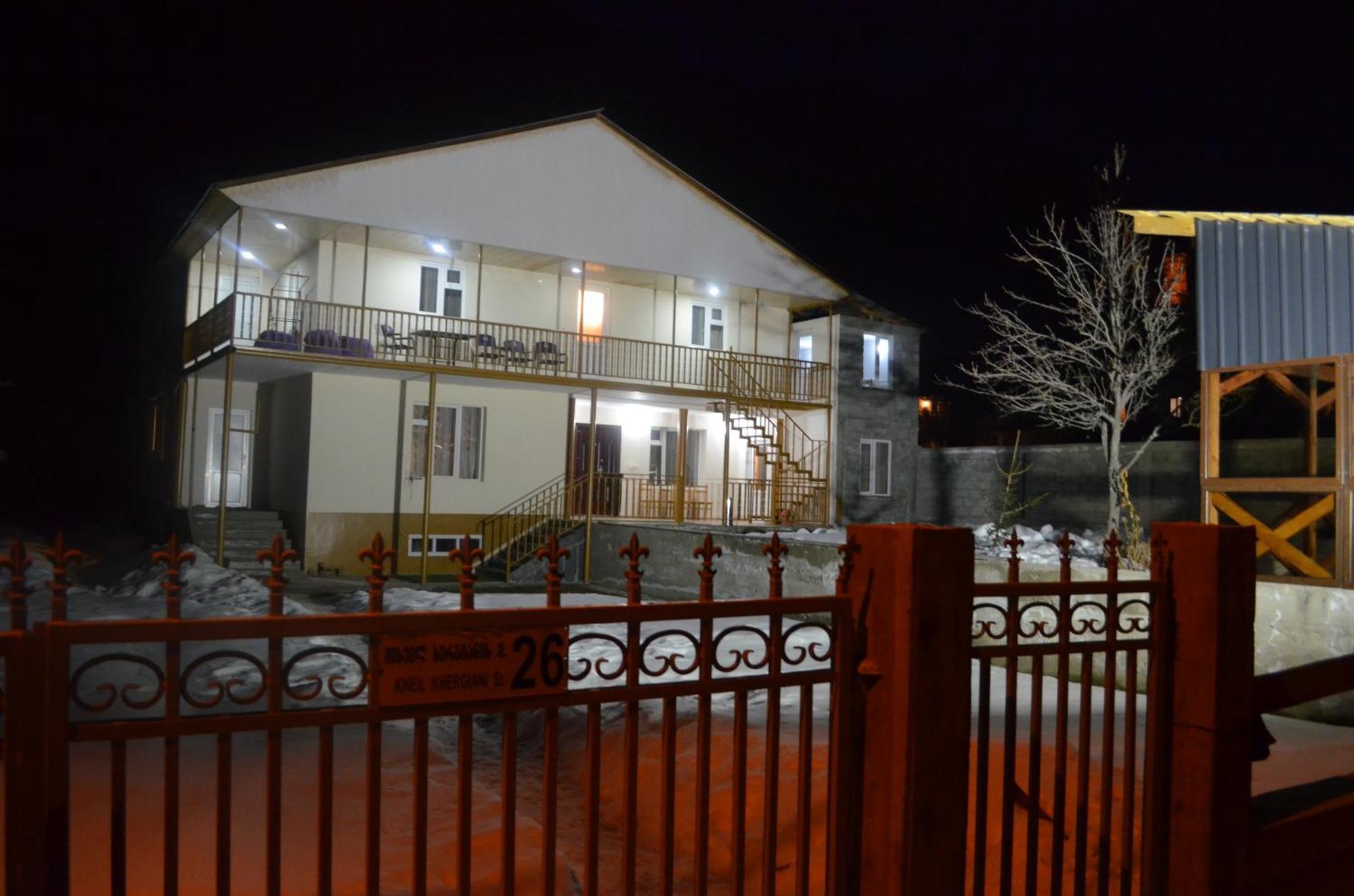 Guesthouse Qarim Mestia Eksteriør billede