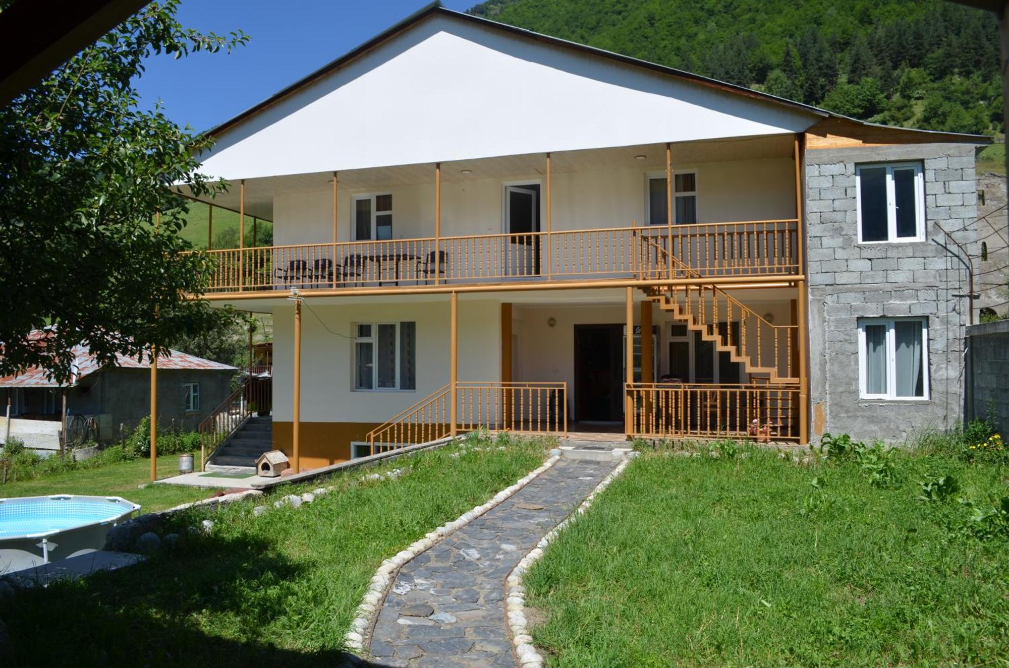 Guesthouse Qarim Mestia Eksteriør billede