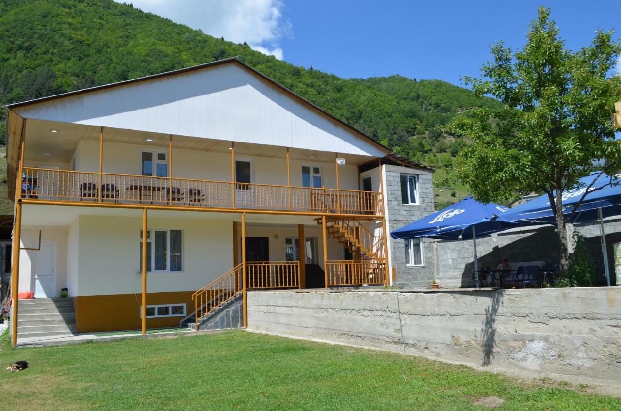 Guesthouse Qarim Mestia Eksteriør billede