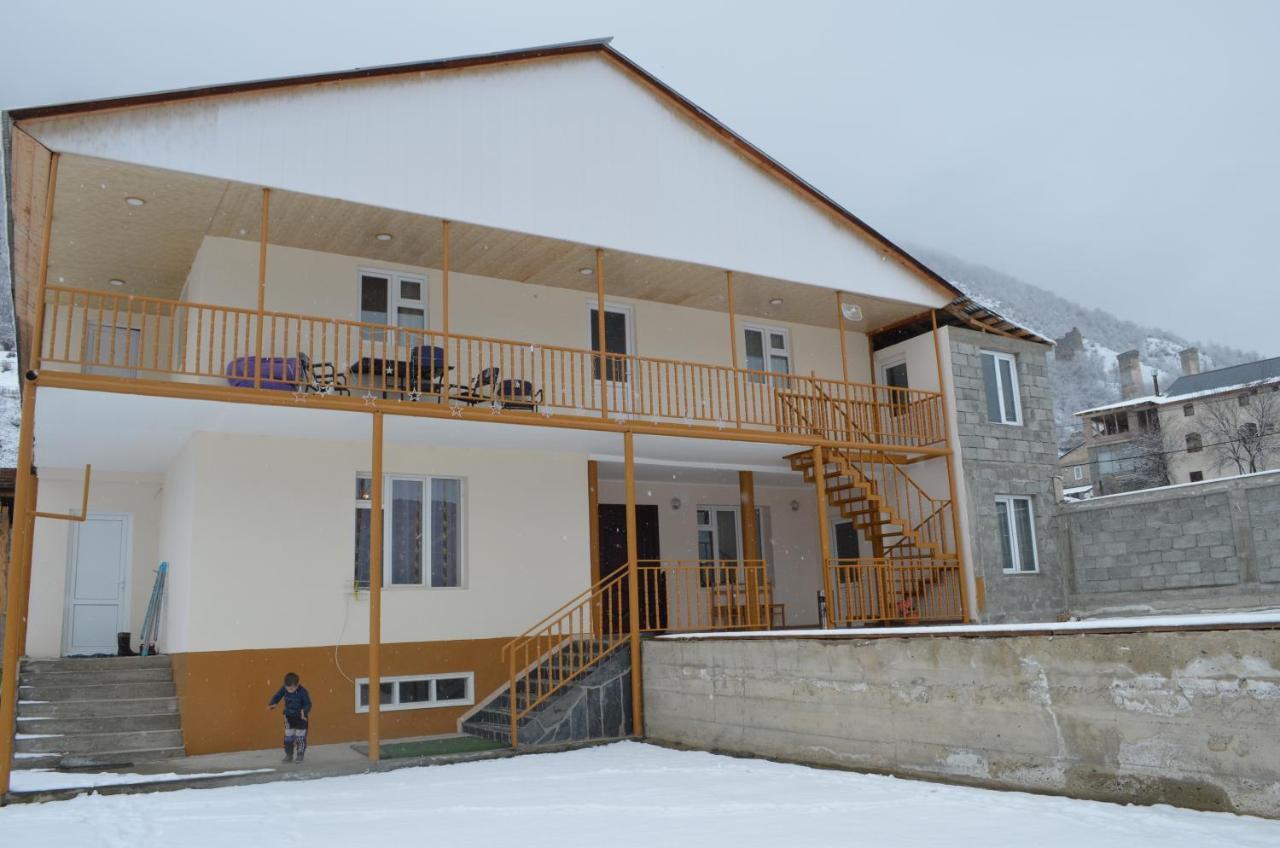 Guesthouse Qarim Mestia Eksteriør billede