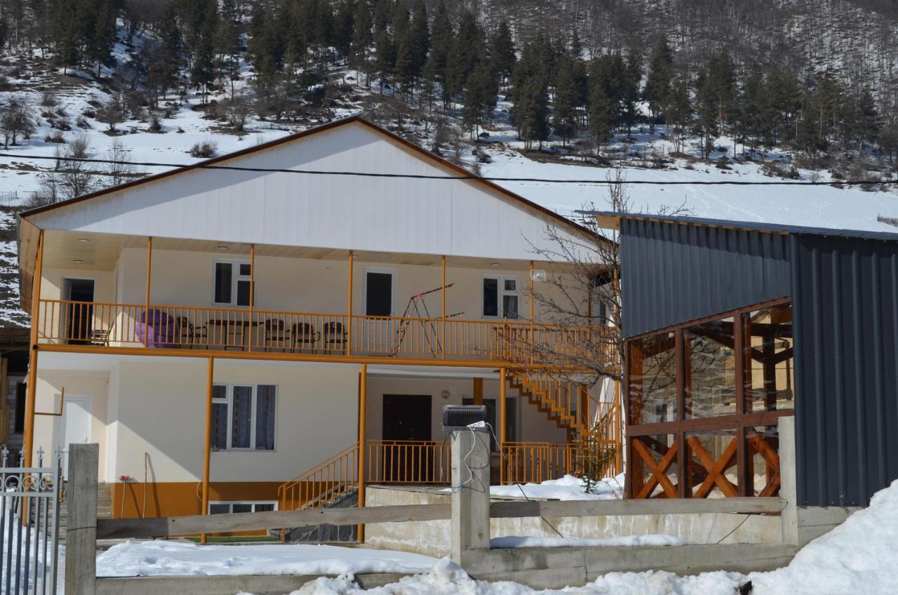 Guesthouse Qarim Mestia Eksteriør billede