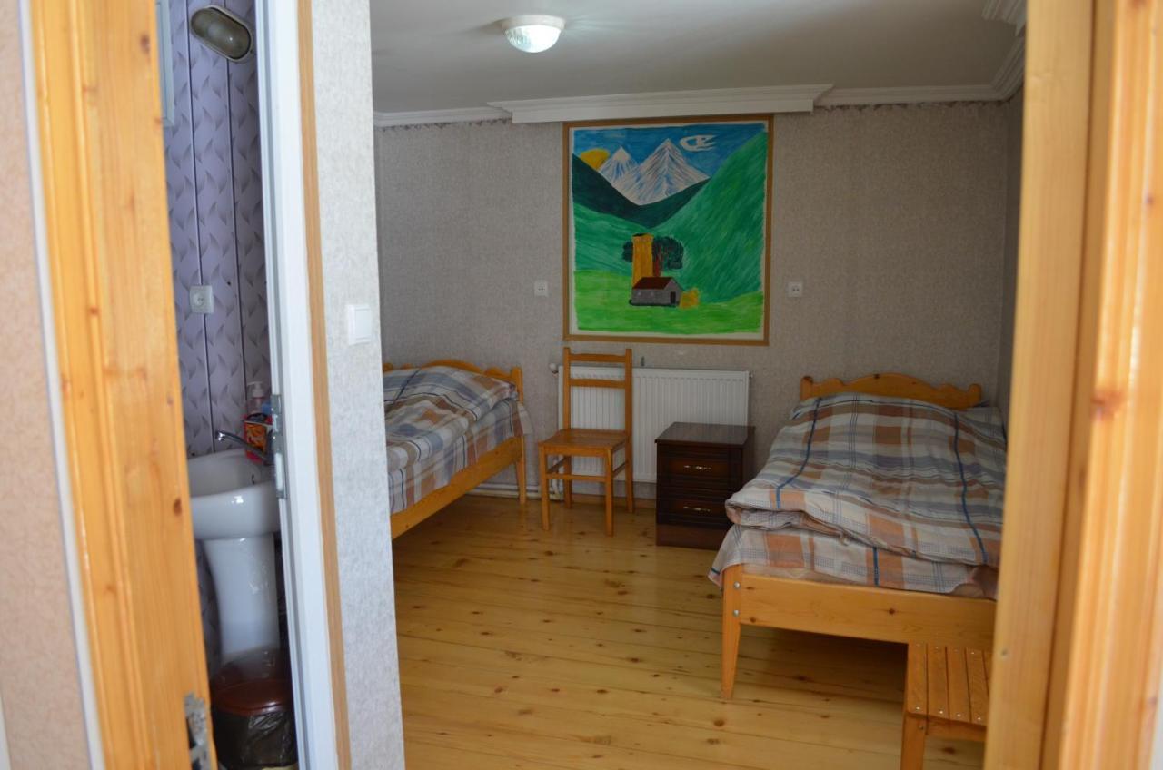 Guesthouse Qarim Mestia Eksteriør billede